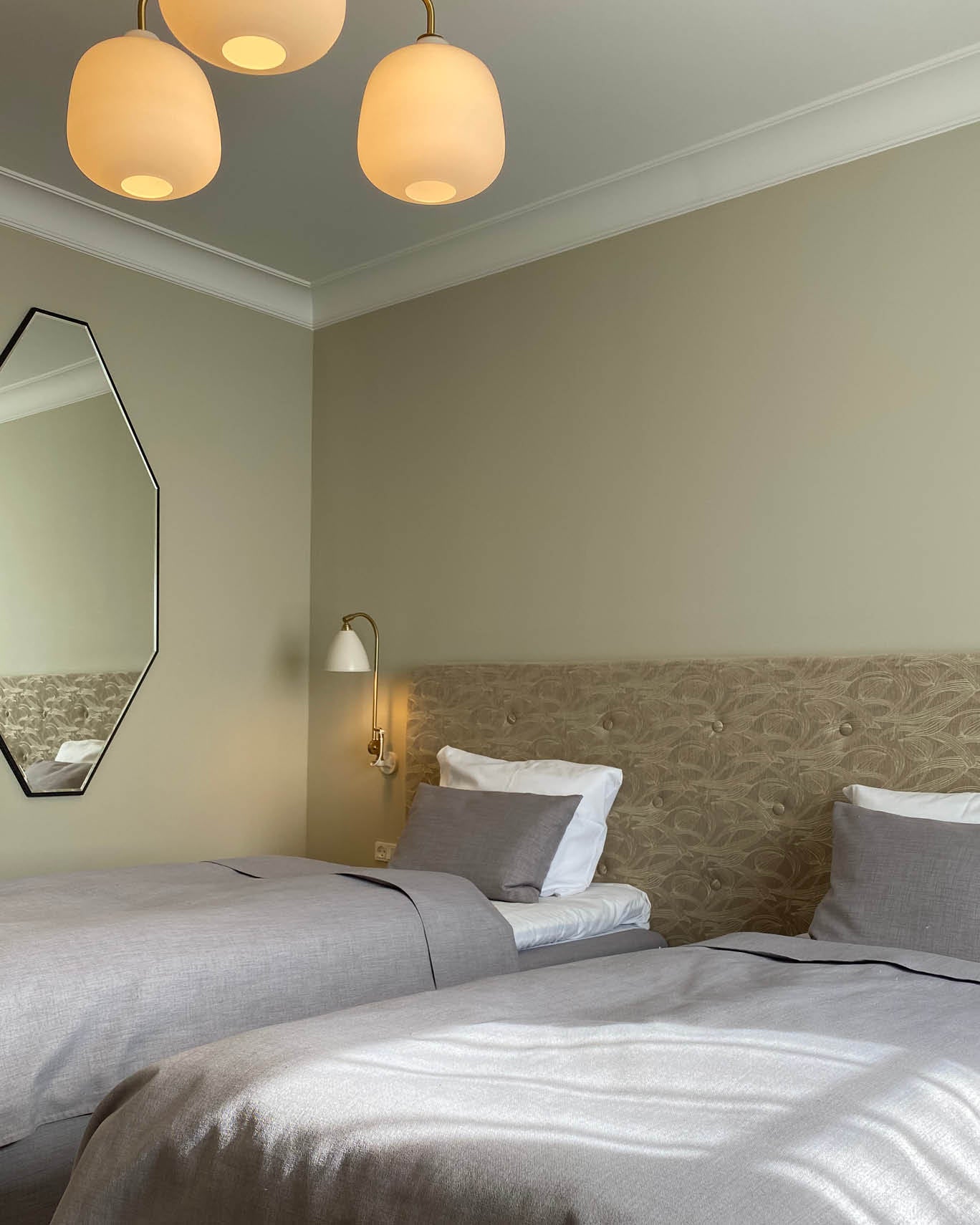 TWIN ROOMS