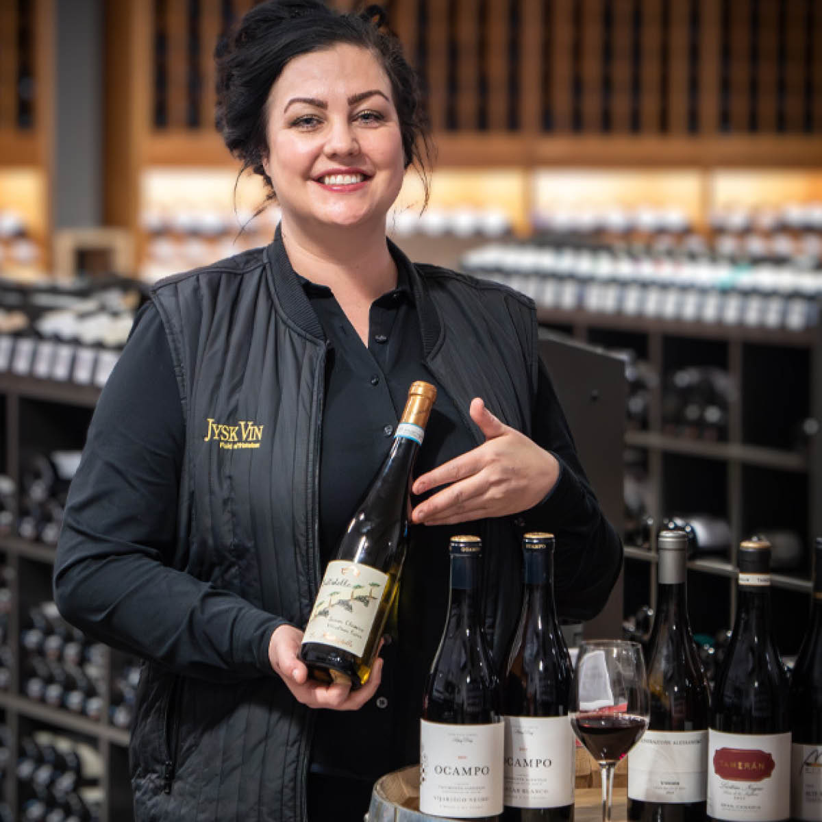 Vulkansk vinsmagning med Mia fra Jysk Vin