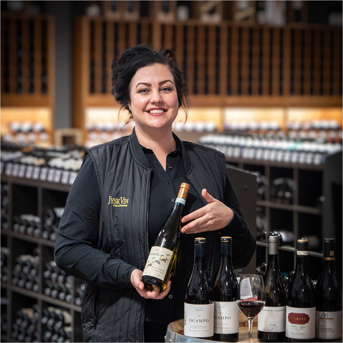 Vulkansk vinsmagning med Mia fra Jysk Vin